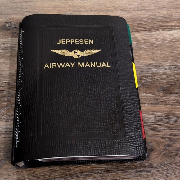 Jeppersen Flight Bag / Book Bag / Travel Bag / Computer Bag & 1998 Airway Manual - Picture 6 of 8